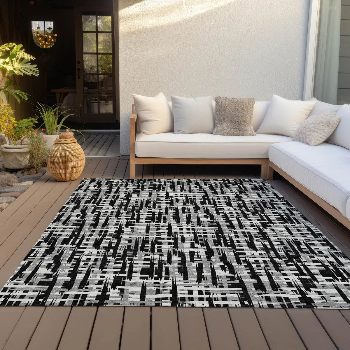 Machine Washable Indoor/ Outdoor Modern Crosshatch Chantille Rug