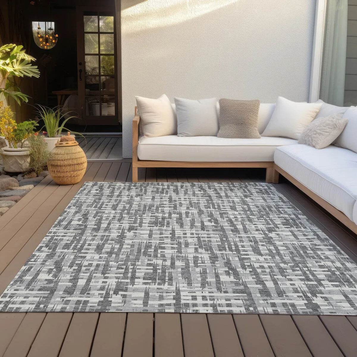 Machine Washable Indoor/ Outdoor Modern Crosshatch Chantille Rug