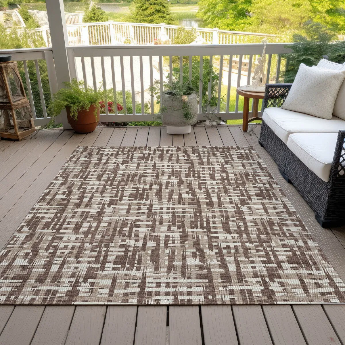 Machine Washable Indoor/ Outdoor Modern Crosshatch Chantille Rug