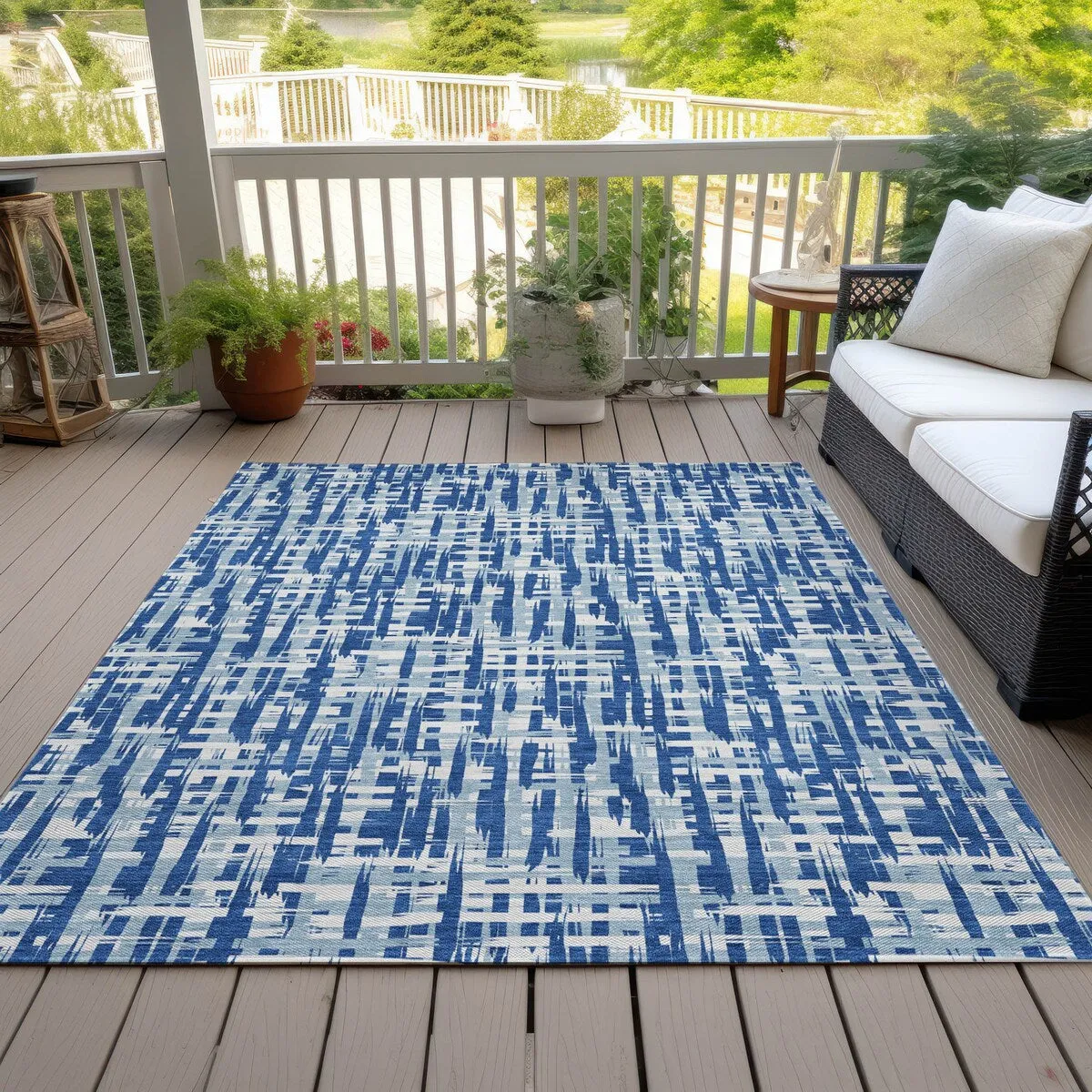 Machine Washable Indoor/ Outdoor Modern Crosshatch Chantille Rug