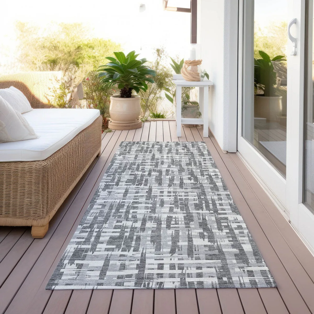 Machine Washable Indoor/ Outdoor Modern Crosshatch Chantille Rug