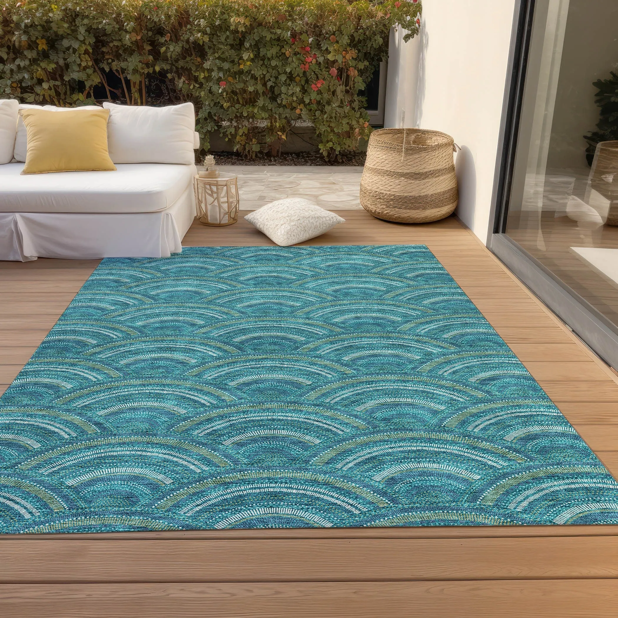Machine Washable Indoor/ Outdoor Modern Mosaic Chantille Rug