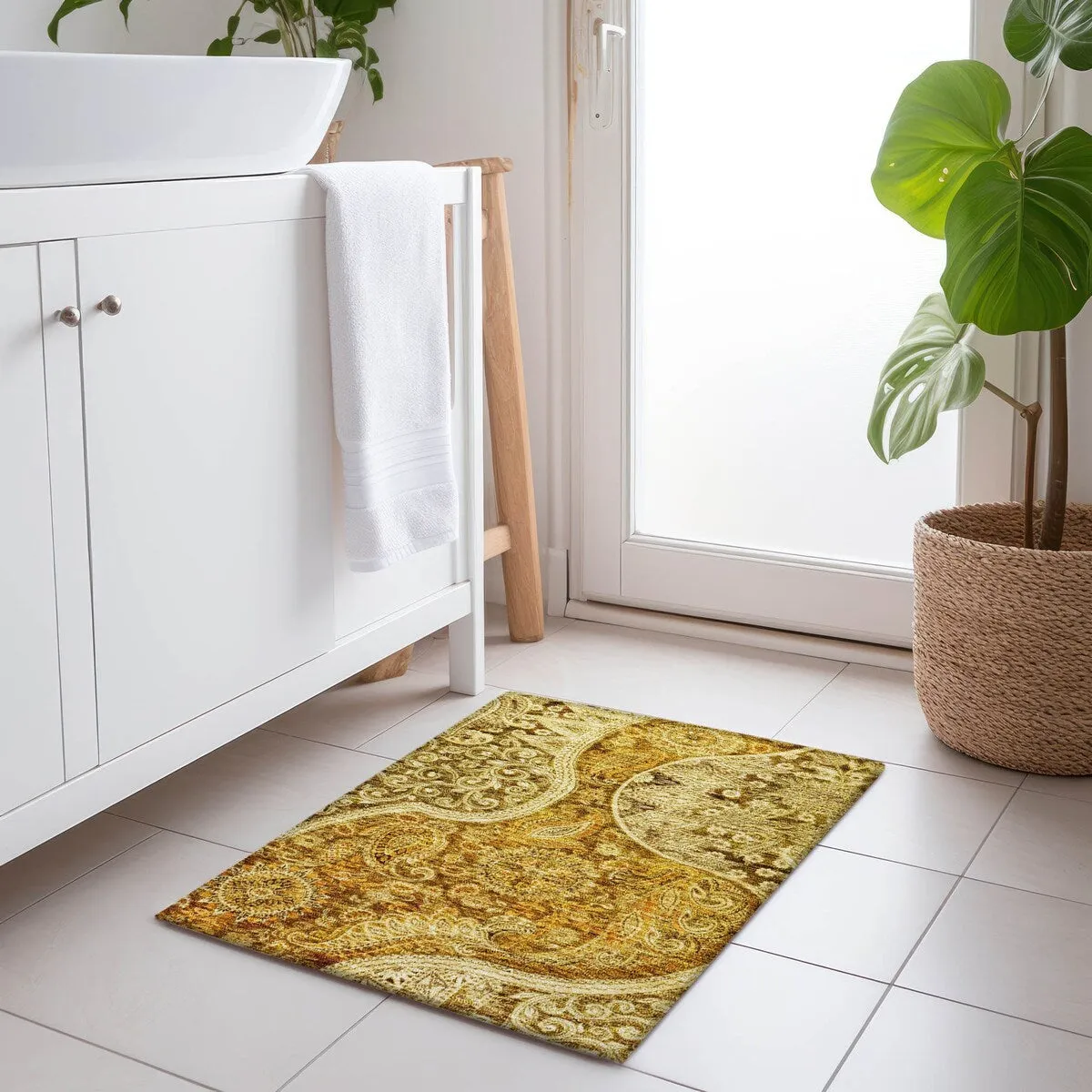Machine Washable Indoor/ Outdoor Modern Paisley Chantille Rug