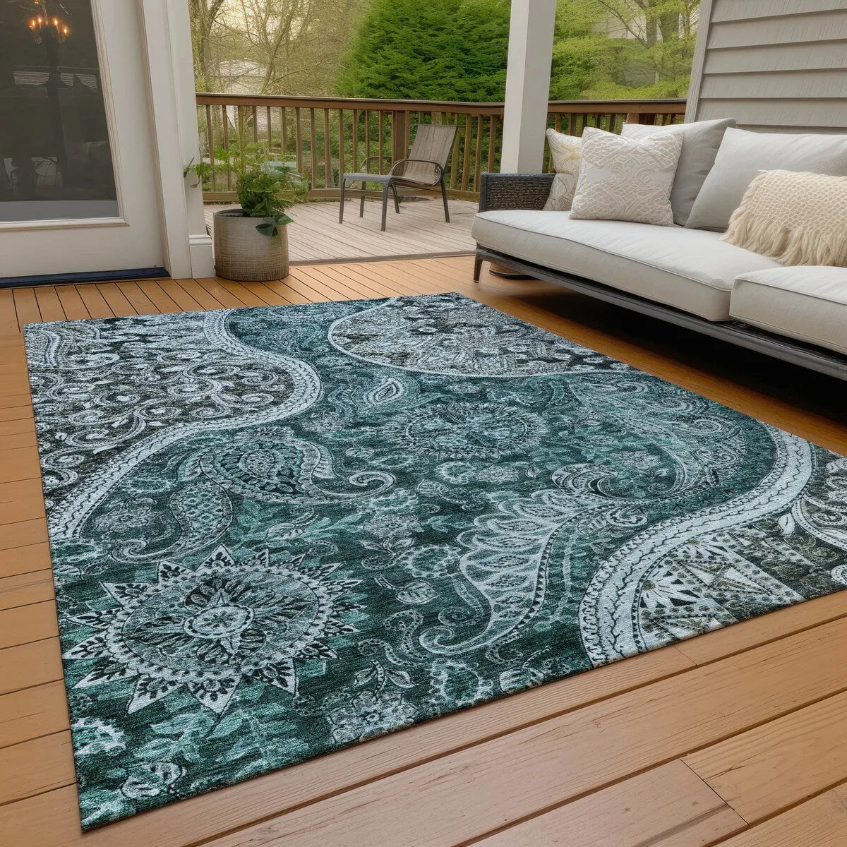 Machine Washable Indoor/ Outdoor Modern Paisley Chantille Rug