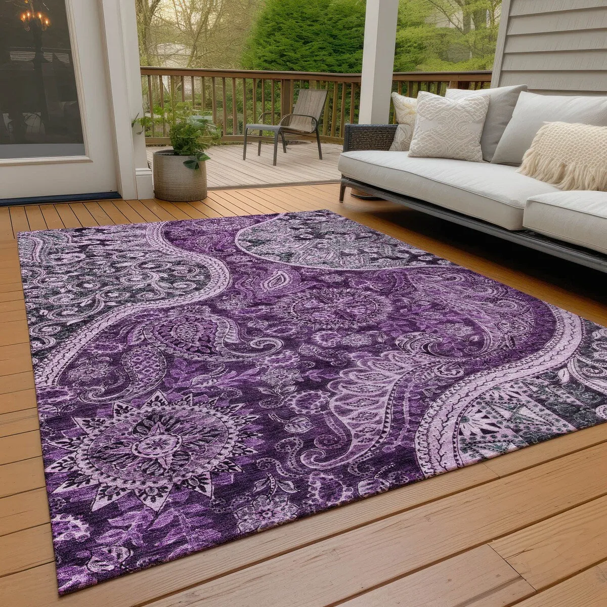 Machine Washable Indoor/ Outdoor Modern Paisley Chantille Rug
