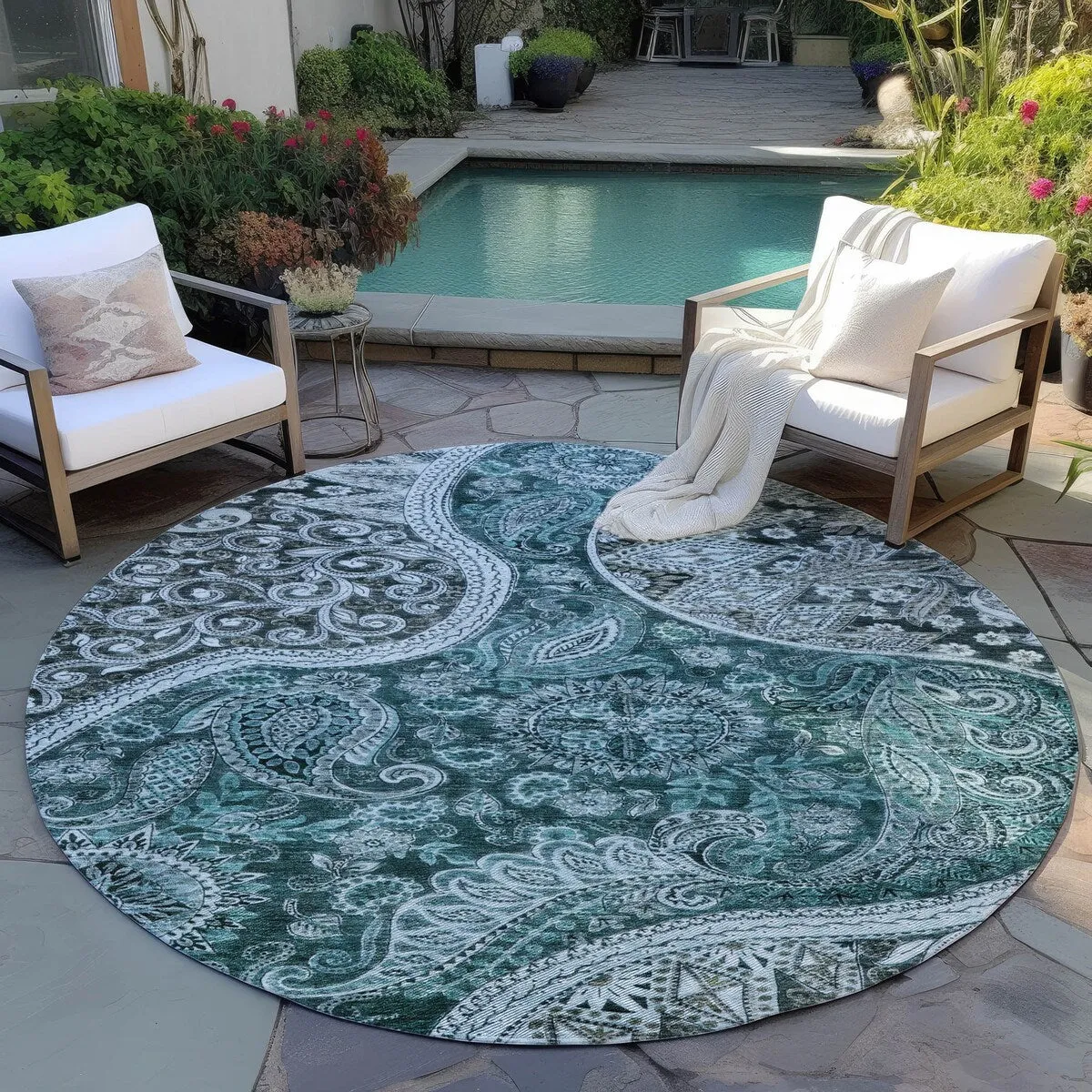 Machine Washable Indoor/ Outdoor Modern Paisley Chantille Rug