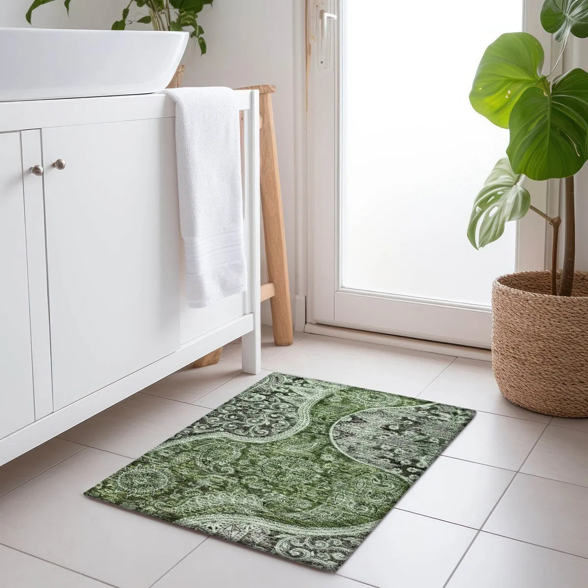 Machine Washable Indoor/ Outdoor Modern Paisley Chantille Rug