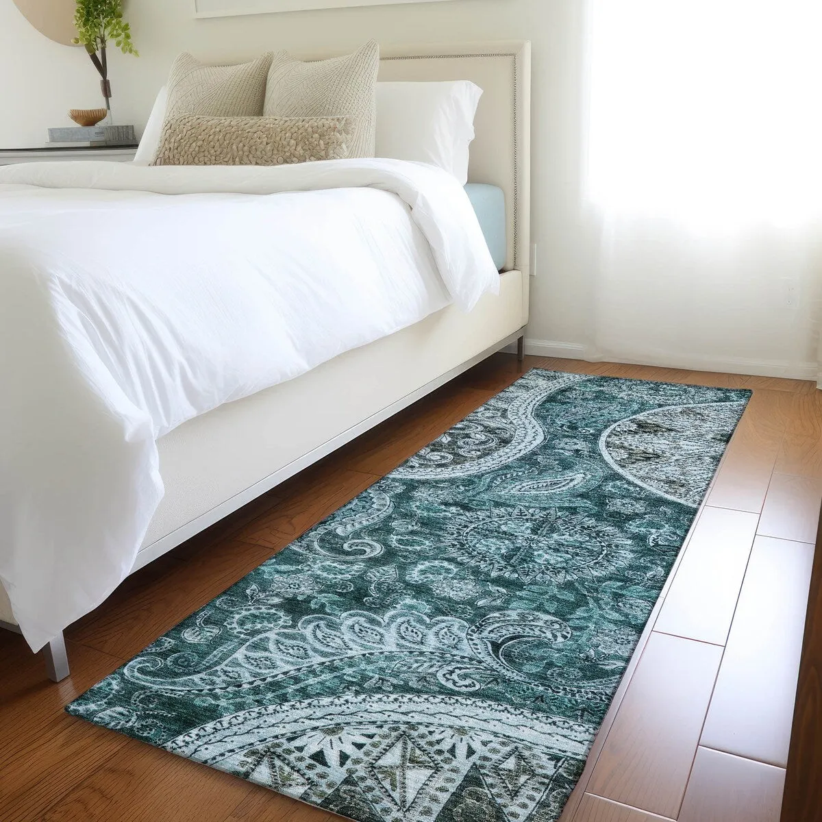Machine Washable Indoor/ Outdoor Modern Paisley Chantille Rug