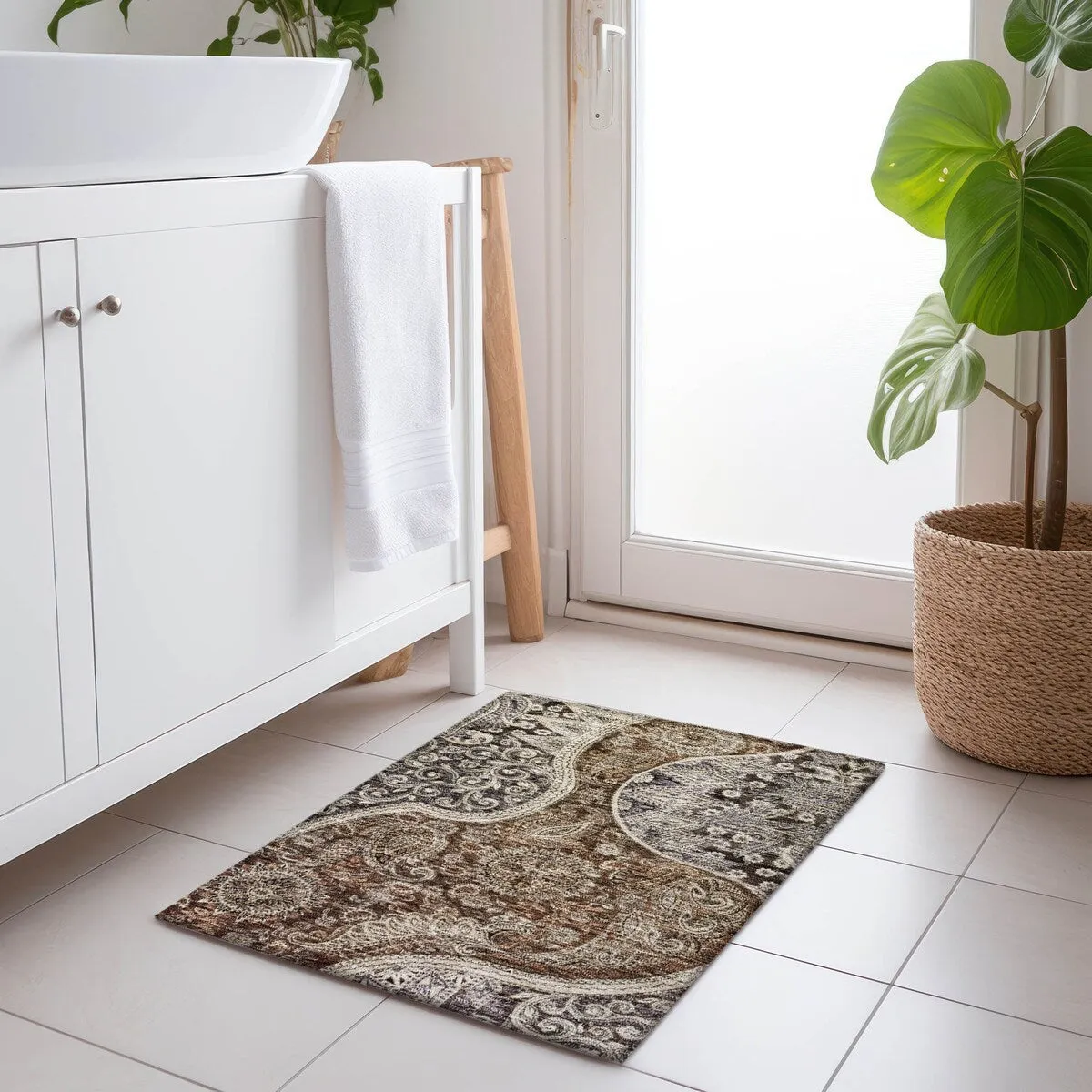 Machine Washable Indoor/ Outdoor Modern Paisley Chantille Rug