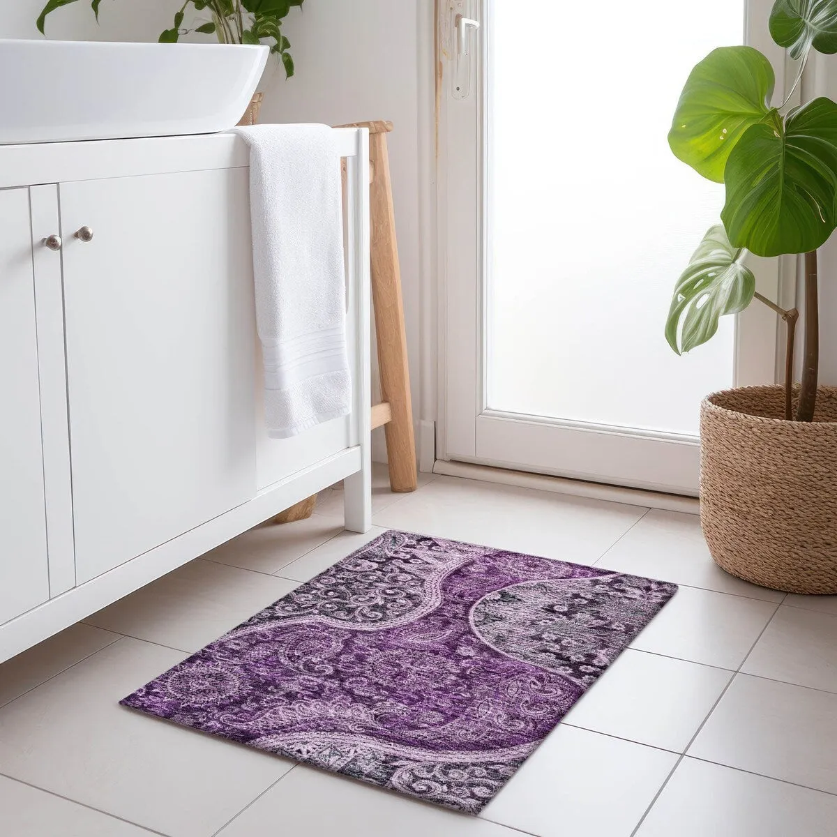 Machine Washable Indoor/ Outdoor Modern Paisley Chantille Rug