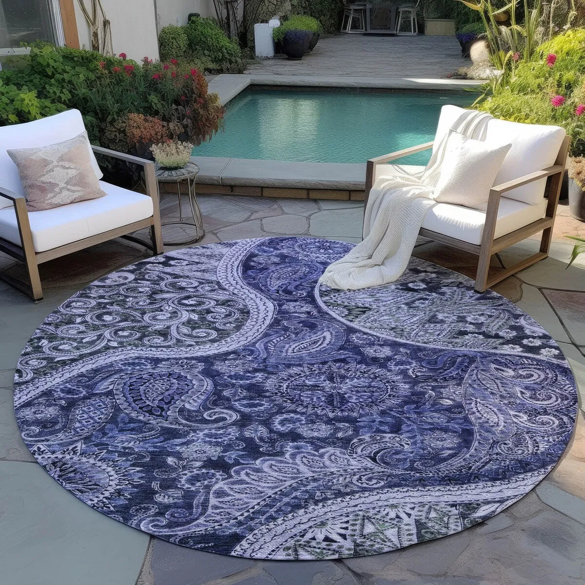 Machine Washable Indoor/ Outdoor Modern Paisley Chantille Rug