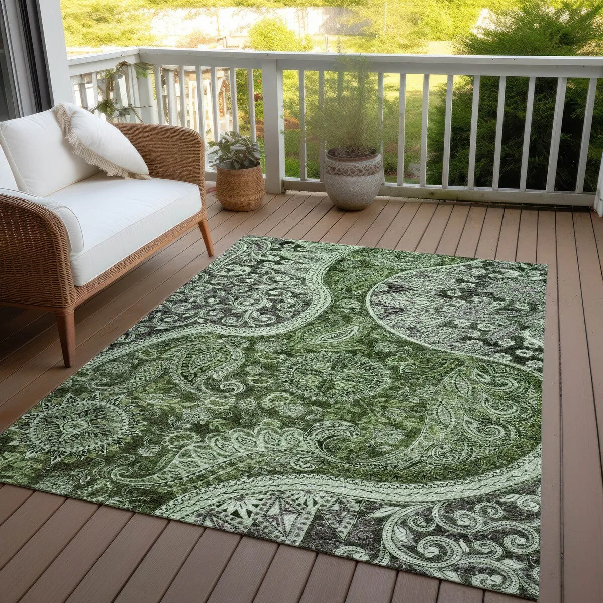 Machine Washable Indoor/ Outdoor Modern Paisley Chantille Rug