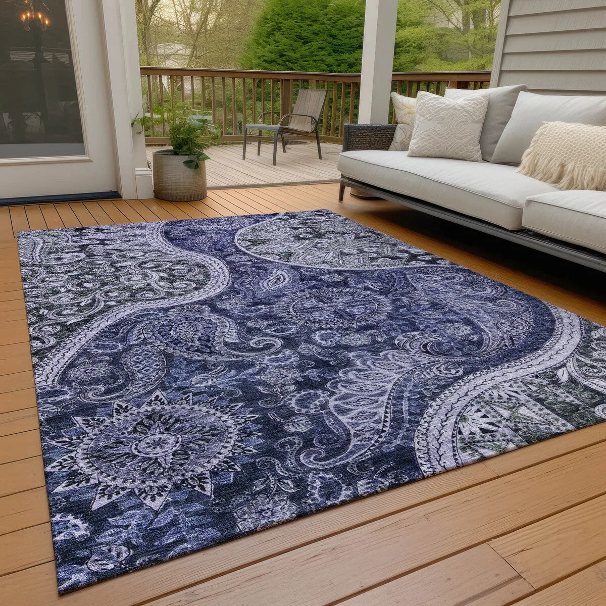 Machine Washable Indoor/ Outdoor Modern Paisley Chantille Rug