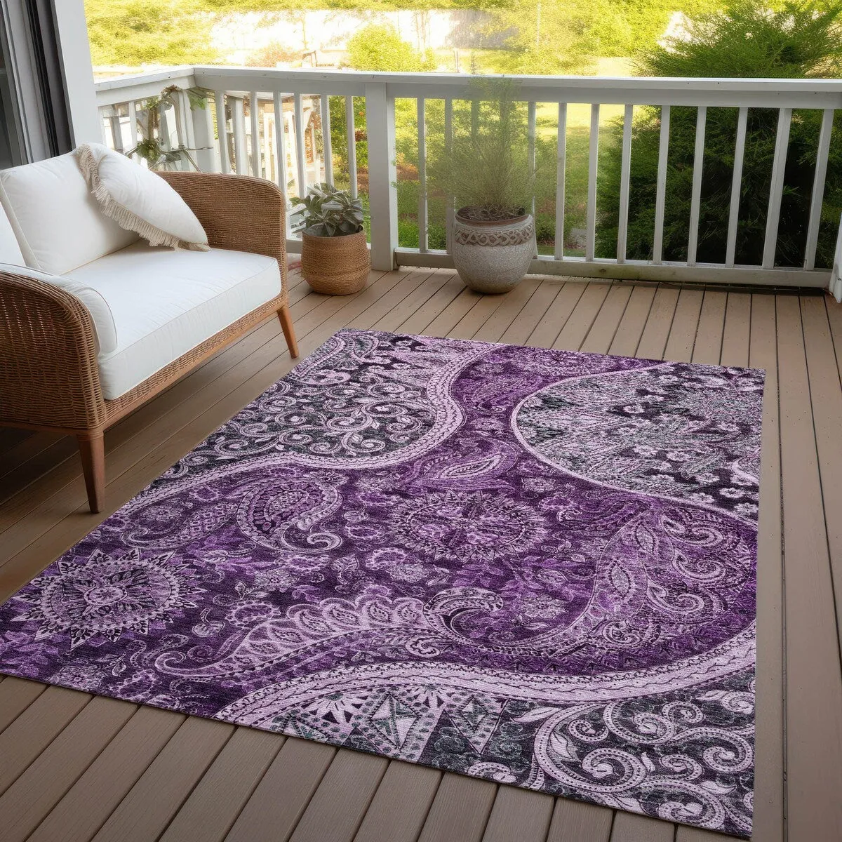 Machine Washable Indoor/ Outdoor Modern Paisley Chantille Rug