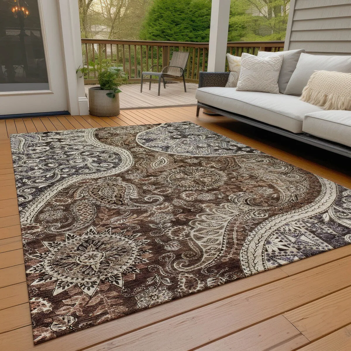 Machine Washable Indoor/ Outdoor Modern Paisley Chantille Rug