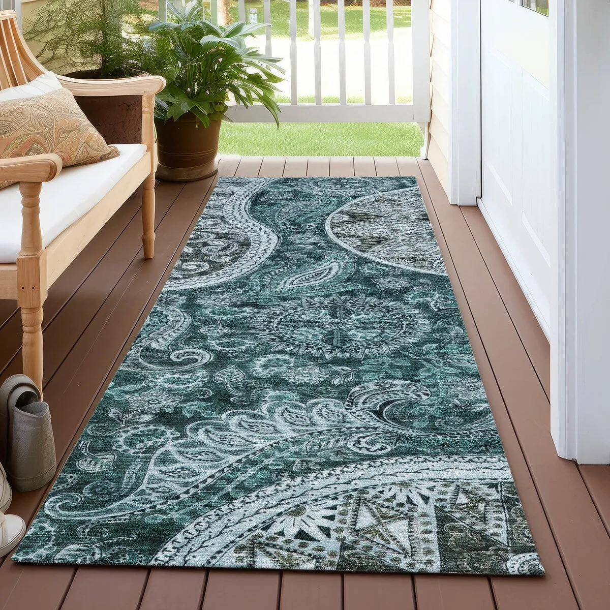 Machine Washable Indoor/ Outdoor Modern Paisley Chantille Rug