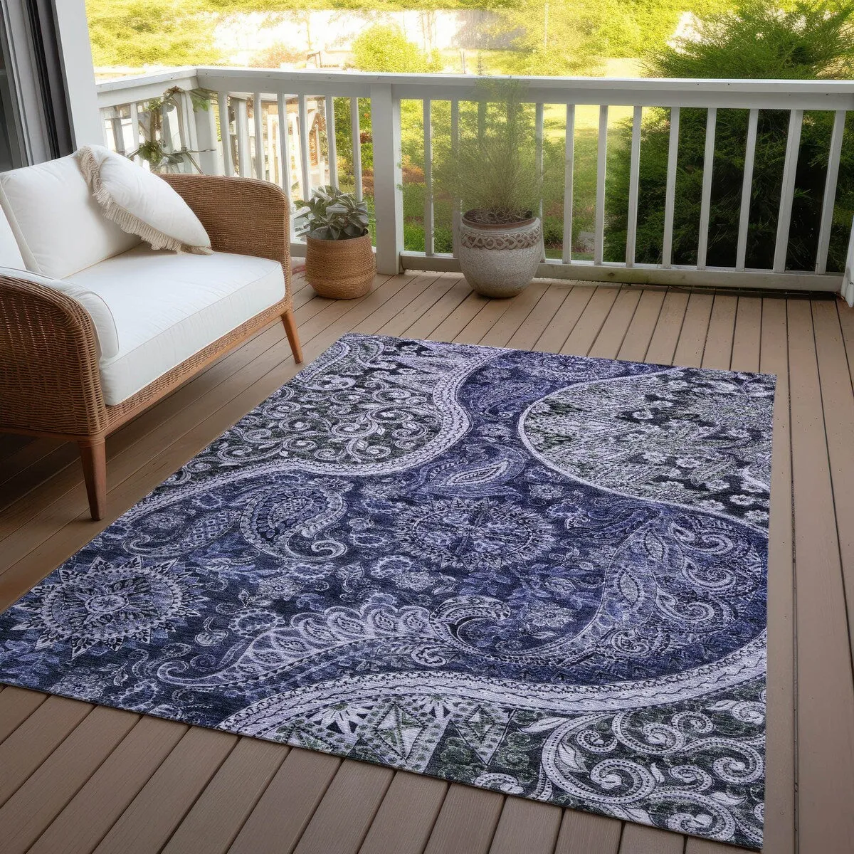 Machine Washable Indoor/ Outdoor Modern Paisley Chantille Rug