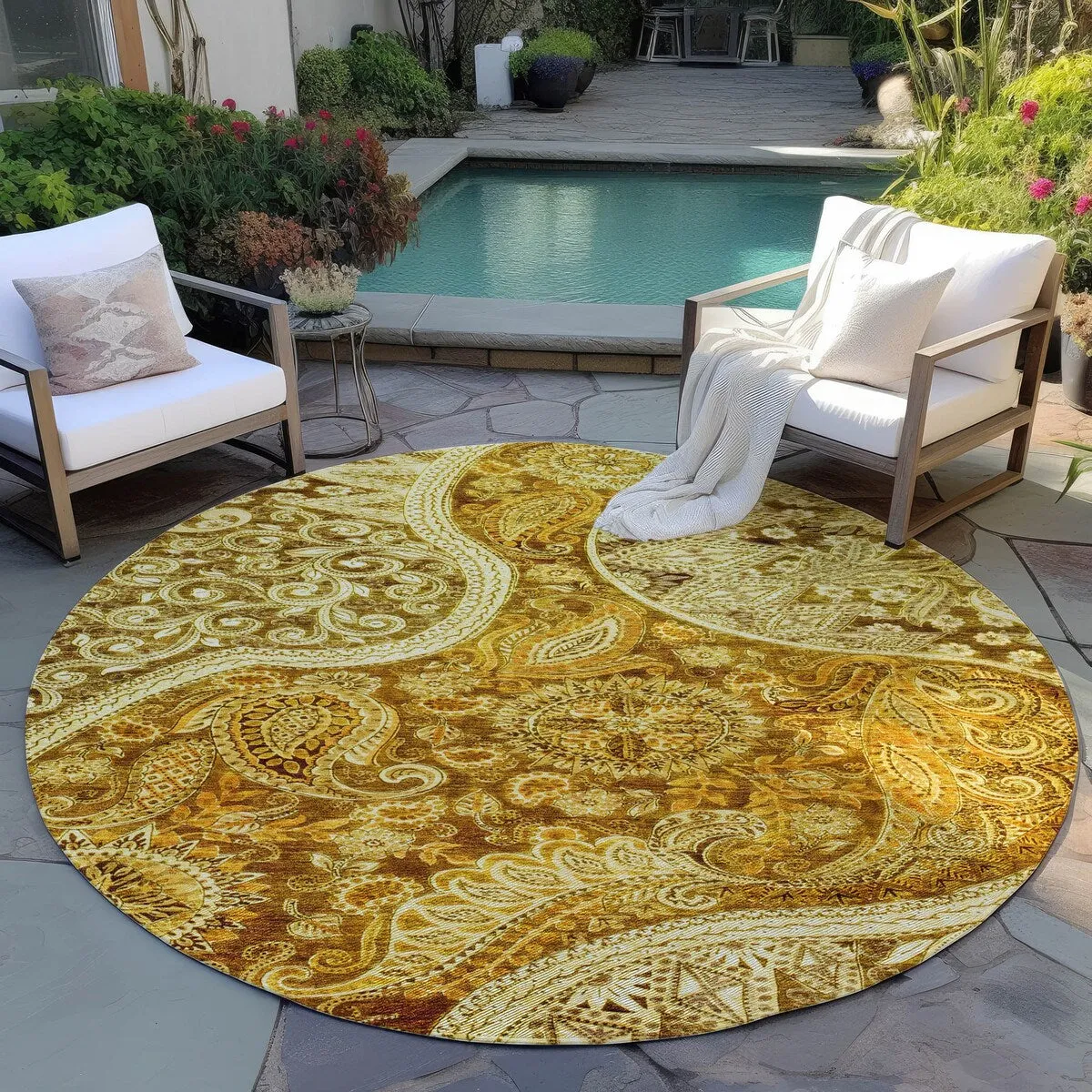 Machine Washable Indoor/ Outdoor Modern Paisley Chantille Rug