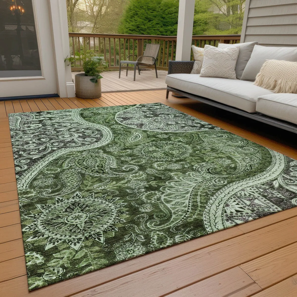 Machine Washable Indoor/ Outdoor Modern Paisley Chantille Rug