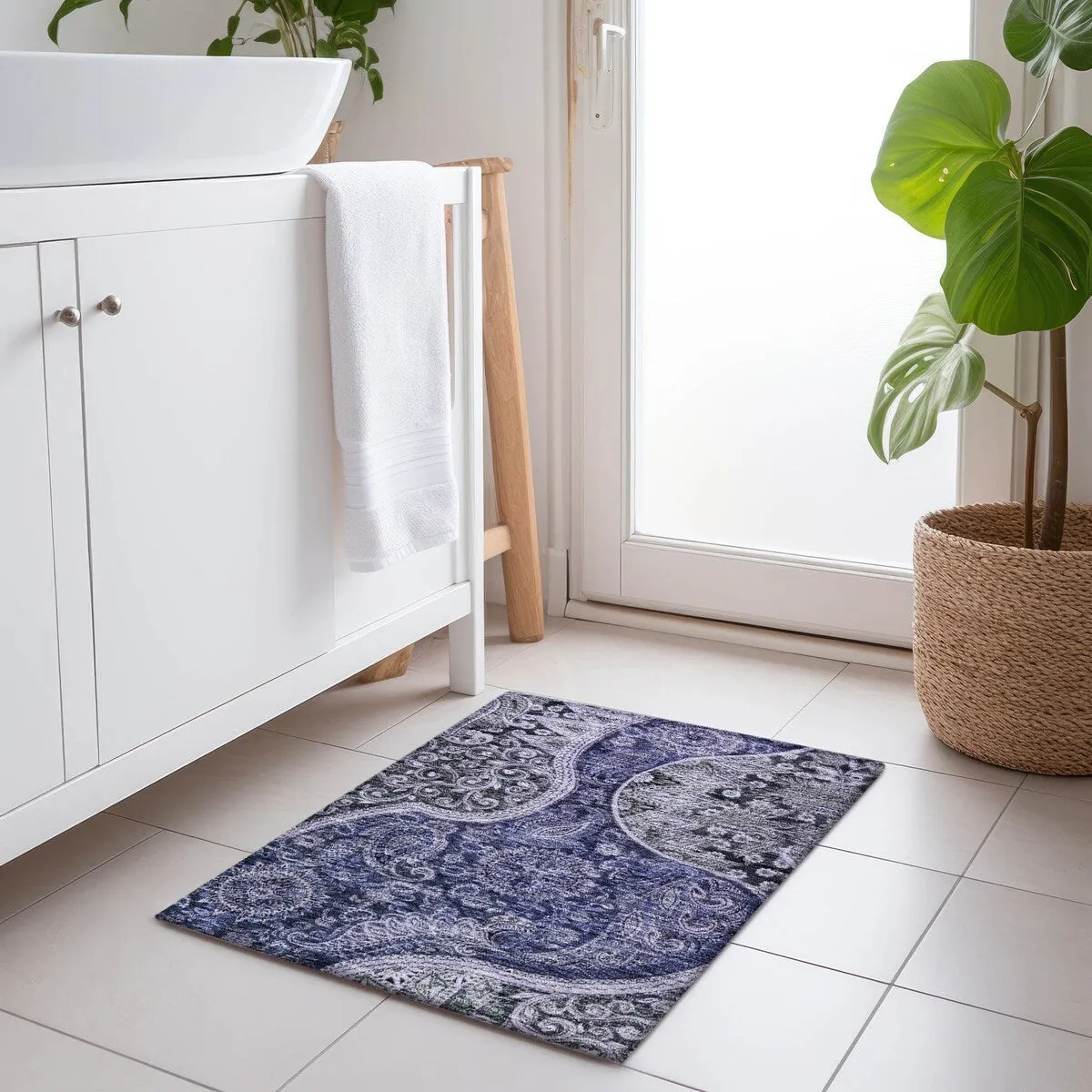 Machine Washable Indoor/ Outdoor Modern Paisley Chantille Rug