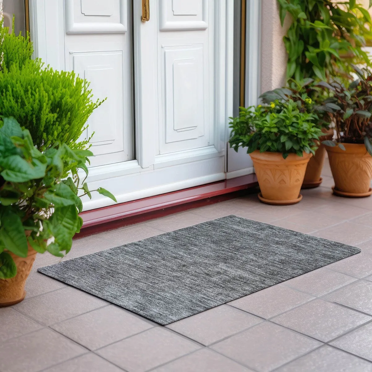 Machine Washable Indoor/ Outdoor Ombre Damask Chantille Rug