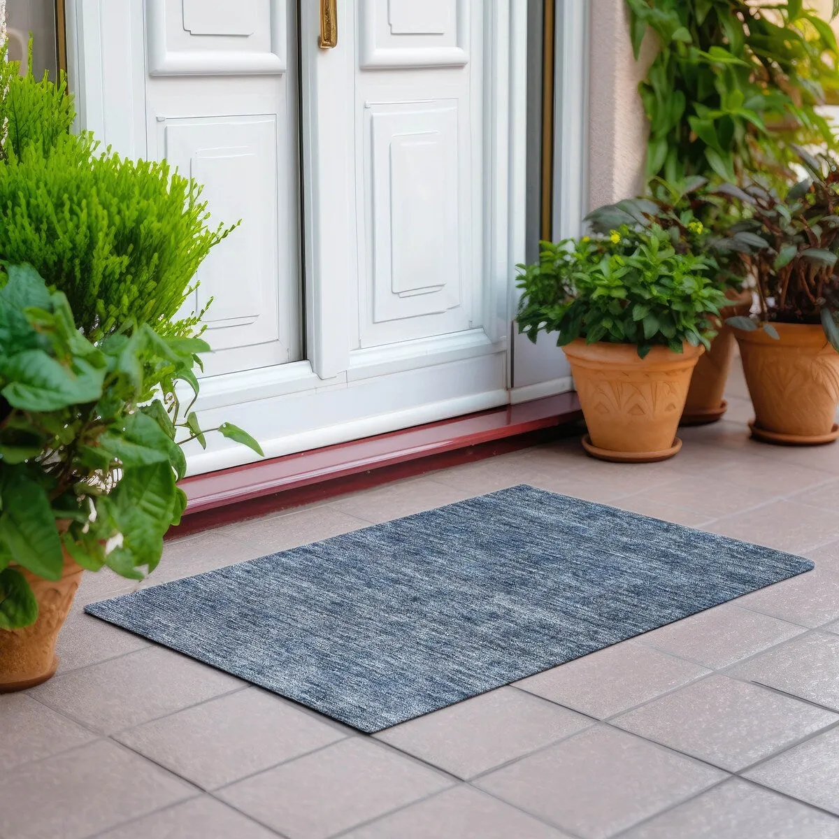 Machine Washable Indoor/ Outdoor Ombre Damask Chantille Rug