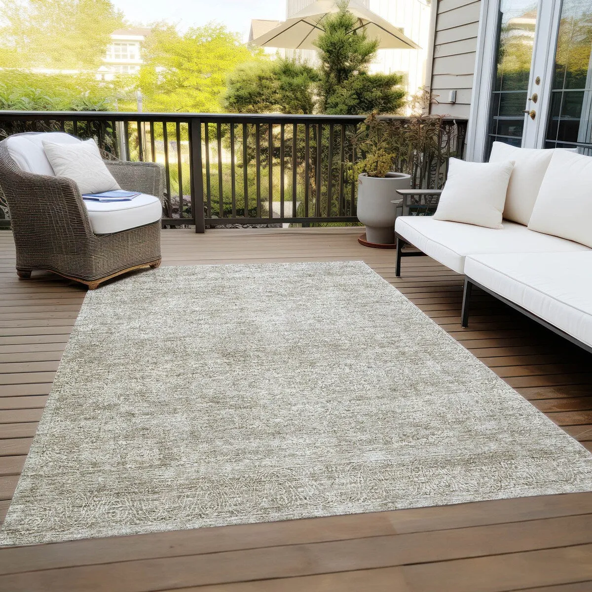 Machine Washable Indoor/ Outdoor Ombre Paisley Chantille Rug