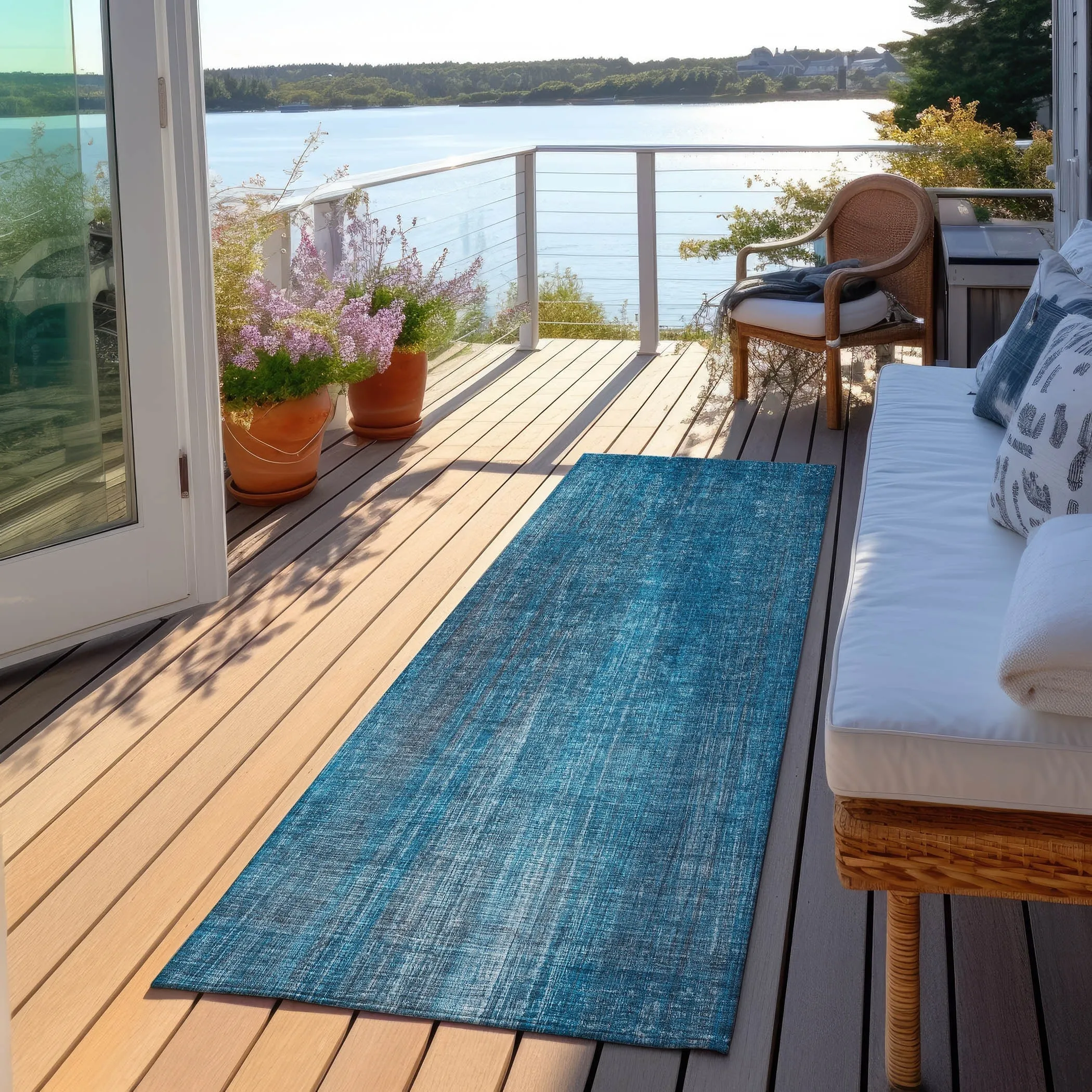 Machine Washable Indoor/ Outdoor Ombre Solid Chantille Rug