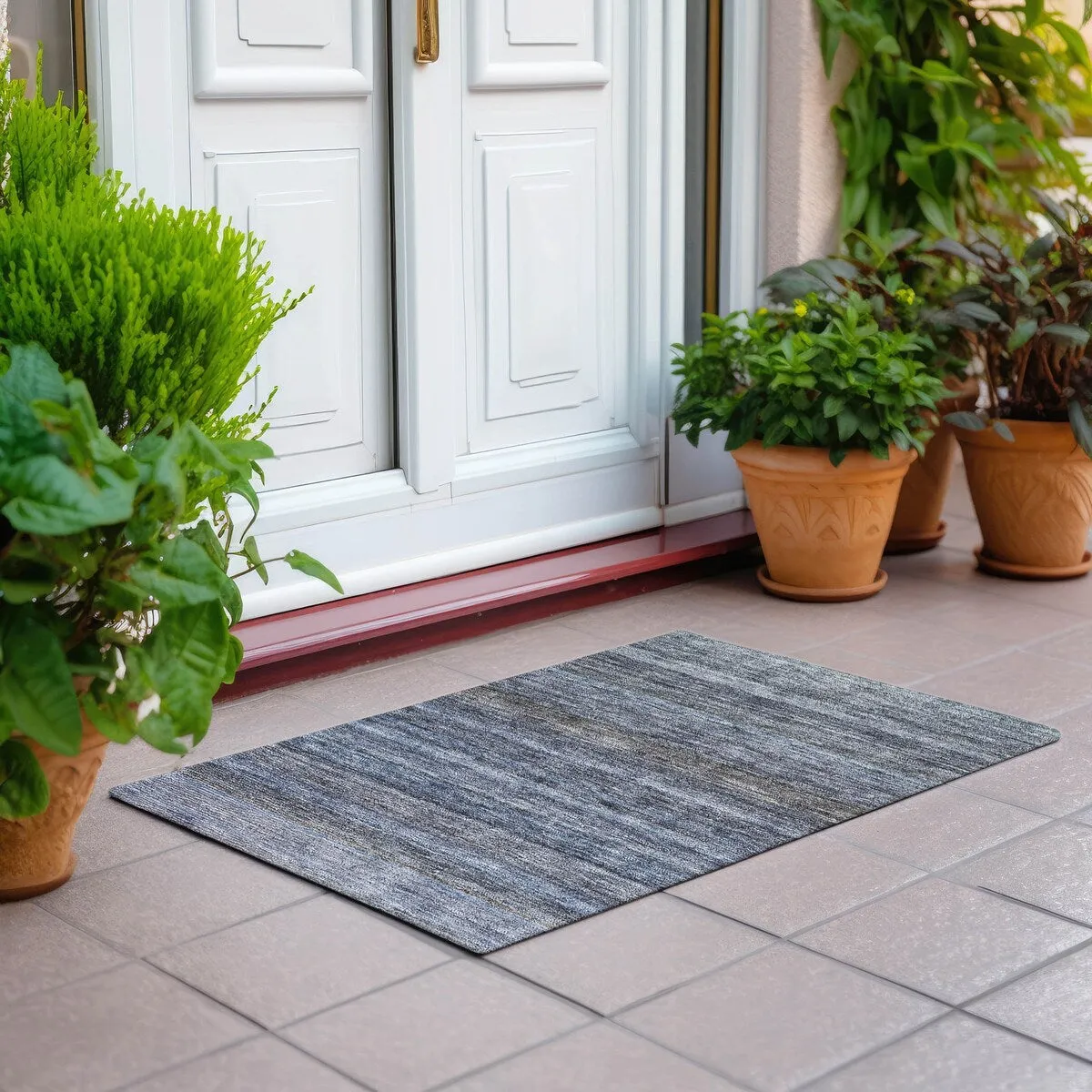 Machine Washable Indoor/ Outdoor Ombre Solid Chantille Rug