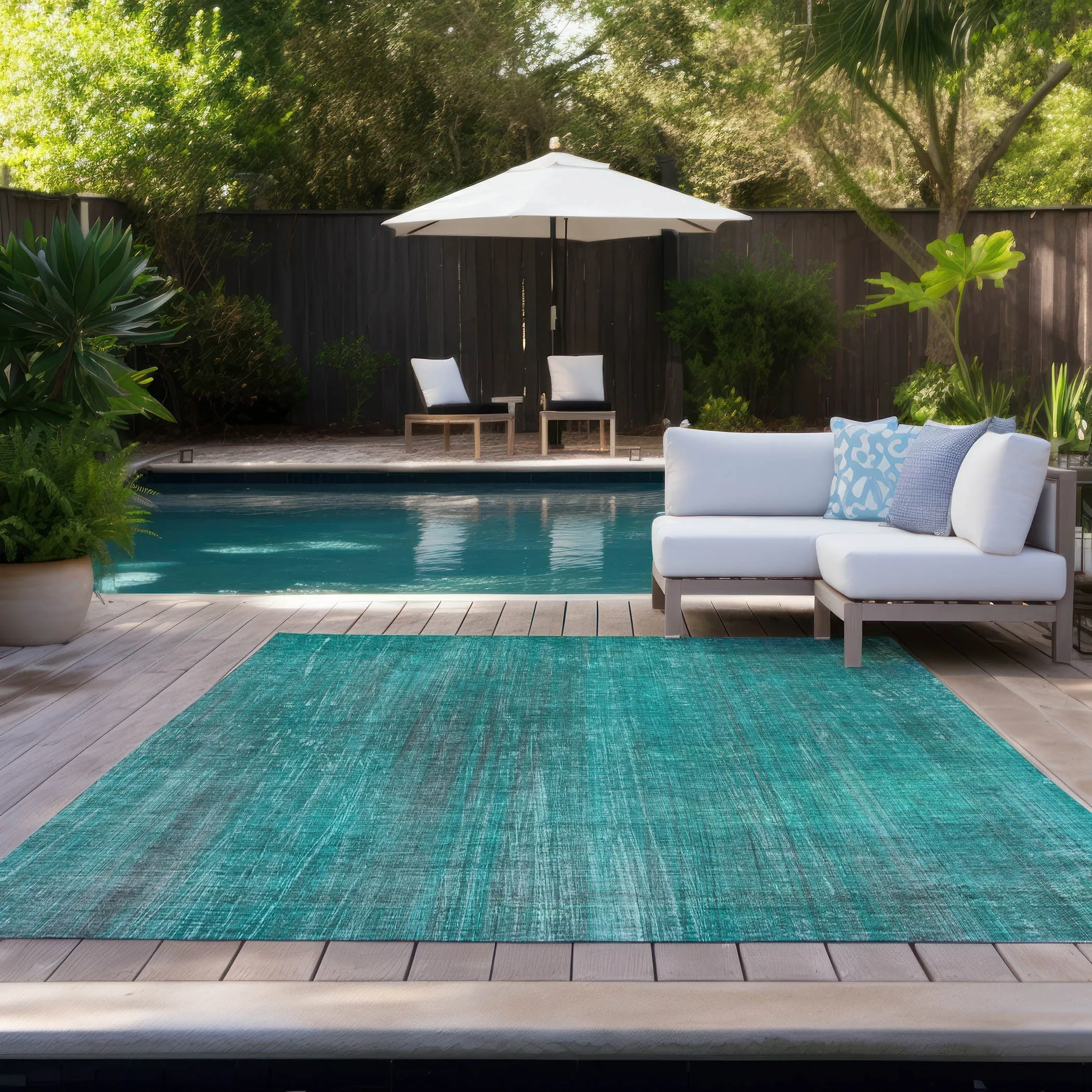 Machine Washable Indoor/ Outdoor Ombre Solid Chantille Rug