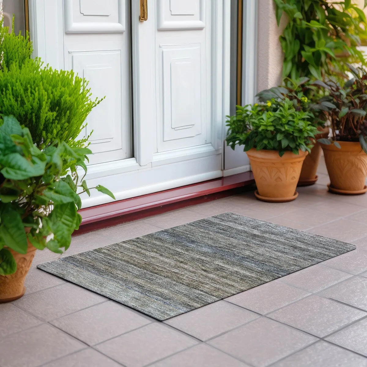 Machine Washable Indoor/ Outdoor Ombre Solid Chantille Rug