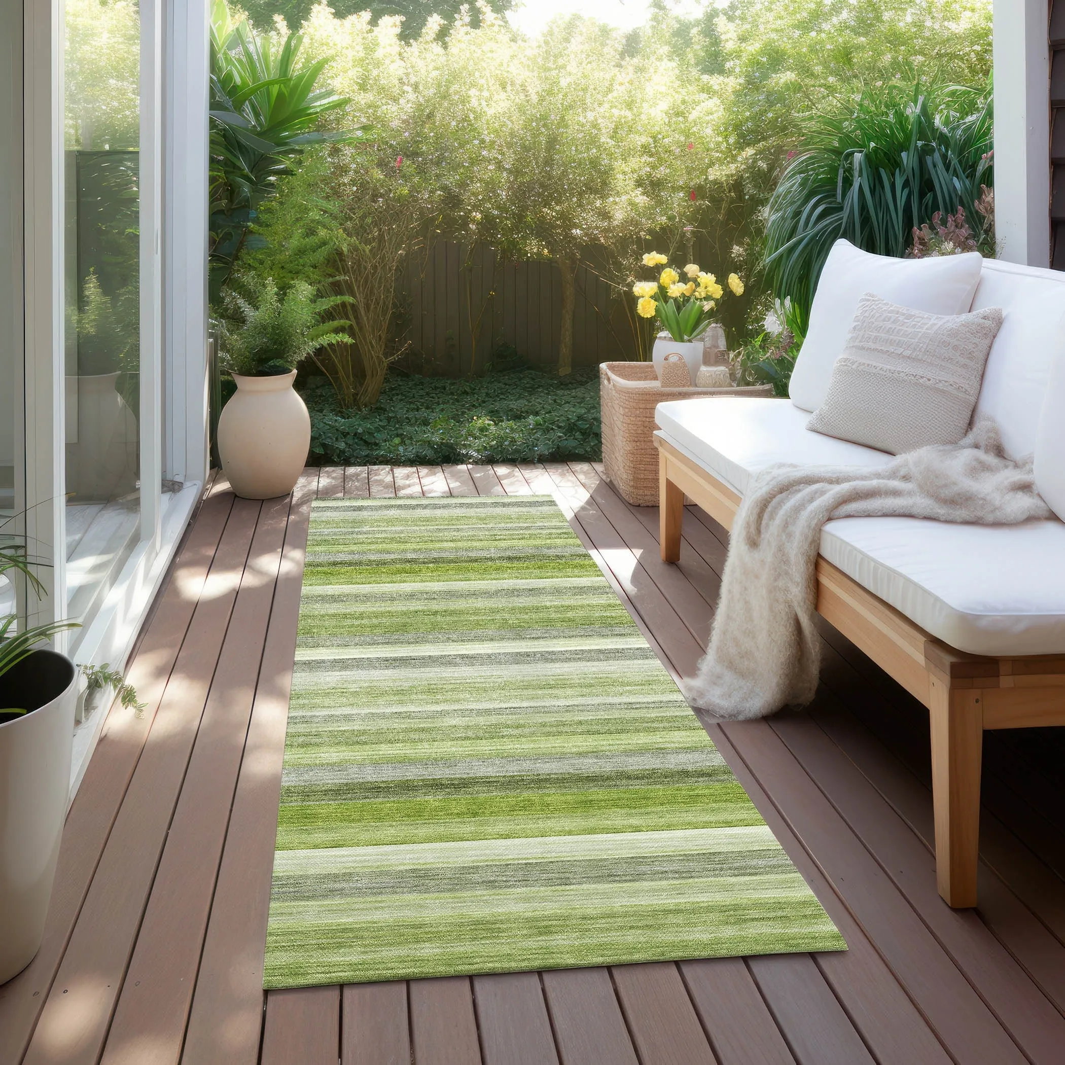 Machine Washable Indoor/ Outdoor Ombre Stripes Chantille Rug