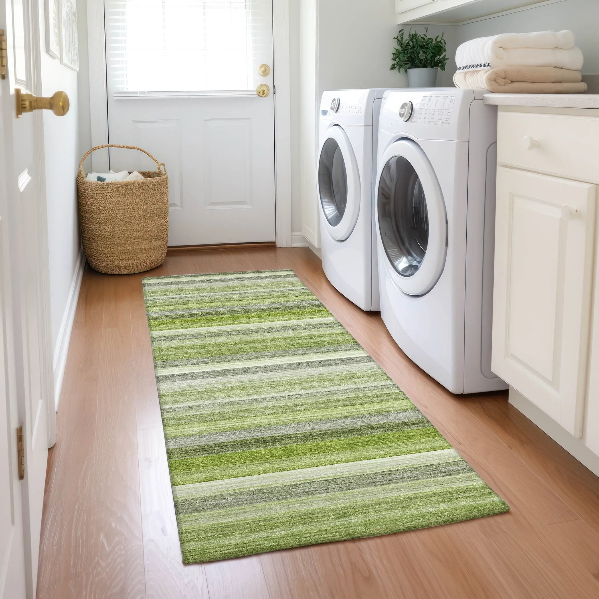 Machine Washable Indoor/ Outdoor Ombre Stripes Chantille Rug