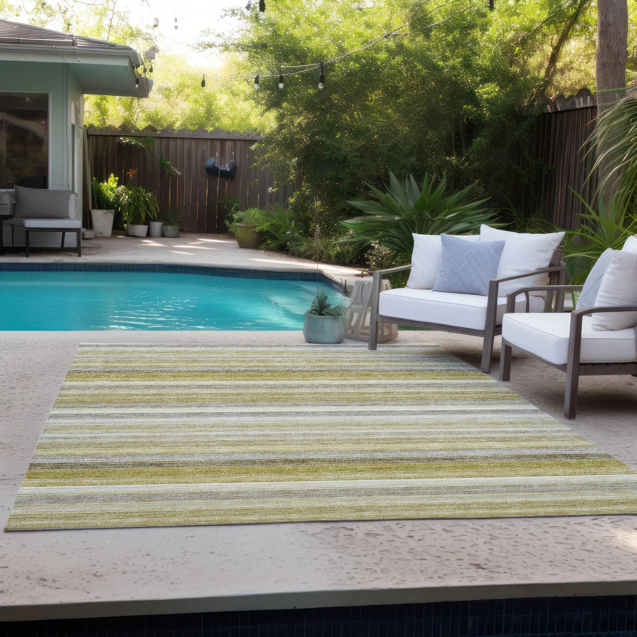 Machine Washable Indoor/ Outdoor Ombre Stripes Chantille Rug