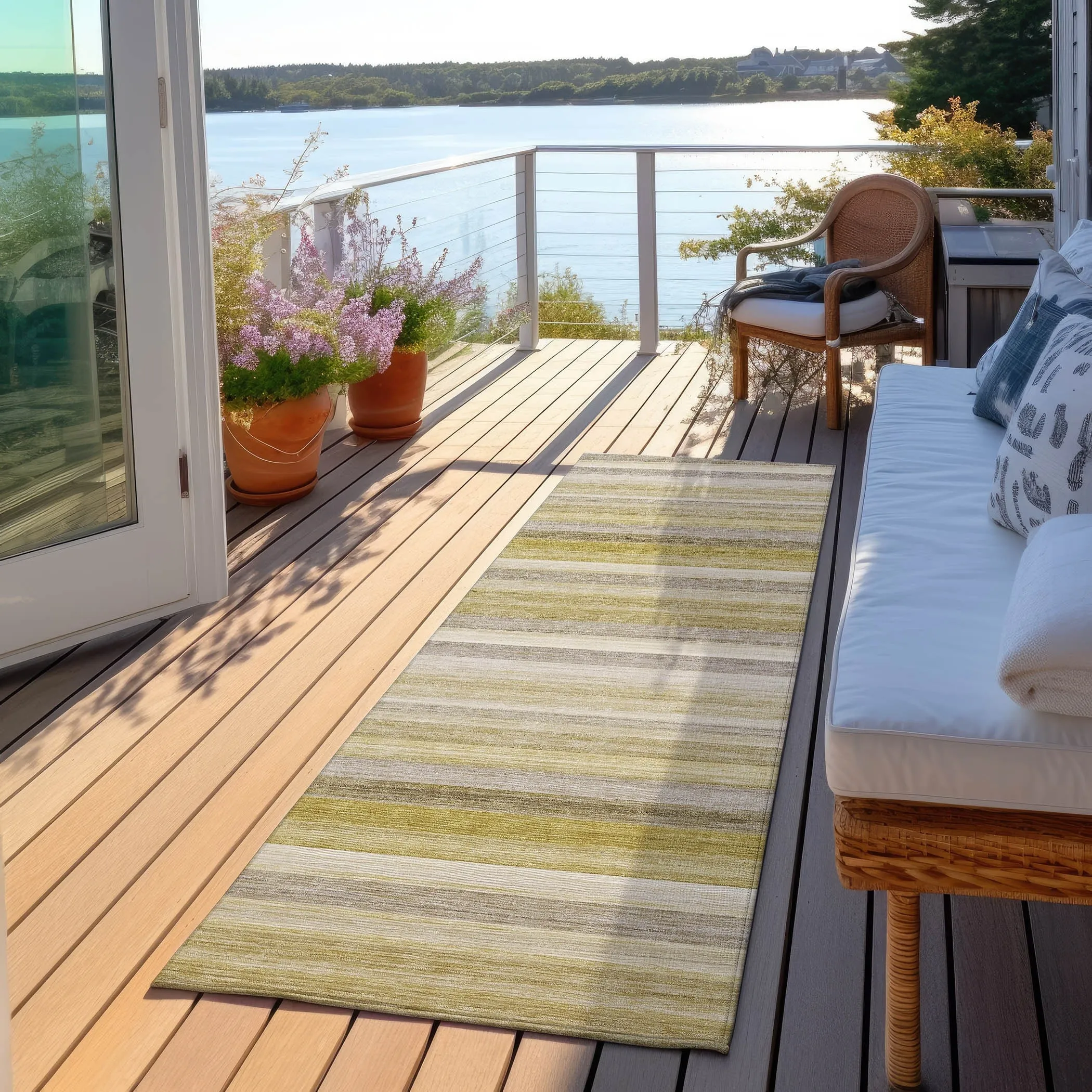 Machine Washable Indoor/ Outdoor Ombre Stripes Chantille Rug
