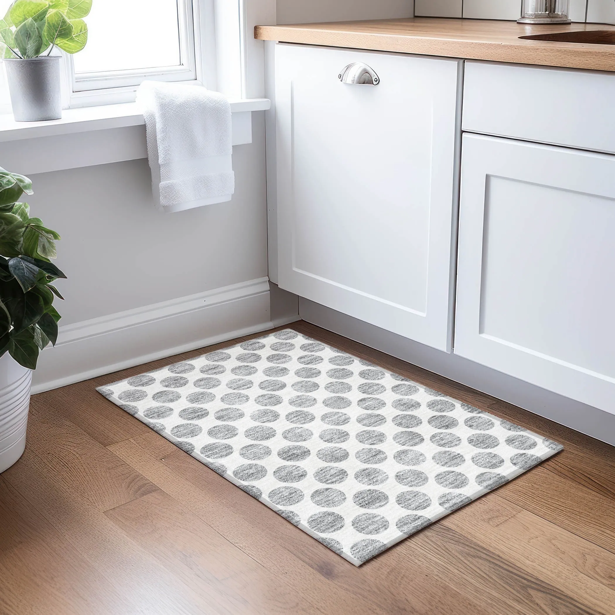 Machine Washable Indoor/ Outdoor Polka Dots Chantille Rug