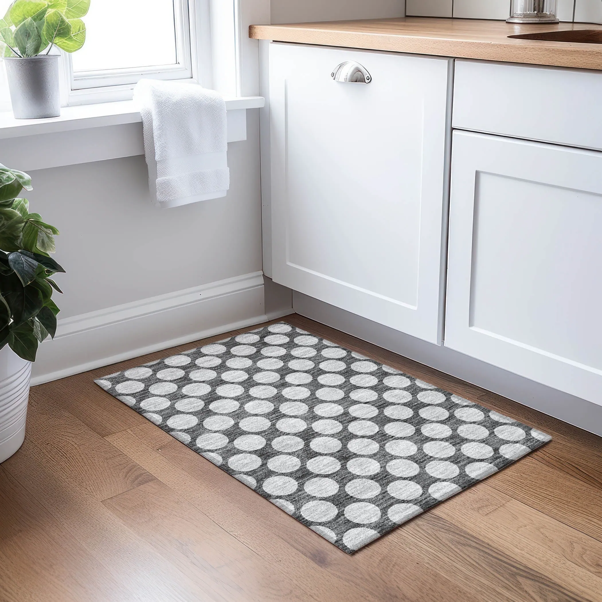 Machine Washable Indoor/ Outdoor Polka Dots Chantille Rug