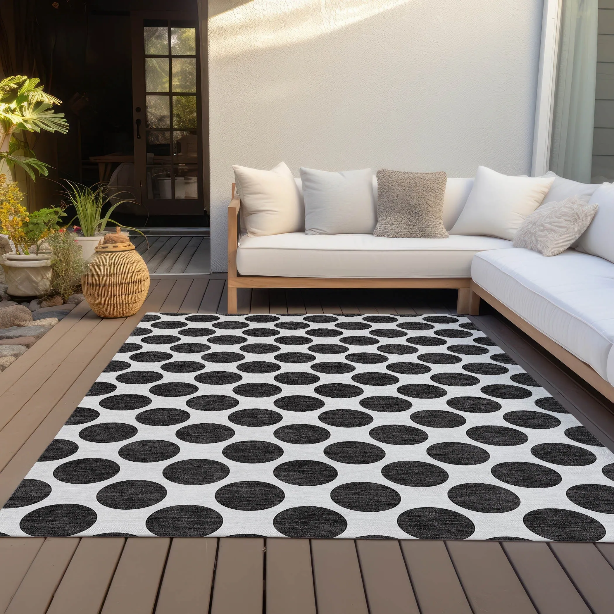 Machine Washable Indoor/ Outdoor Polka Dots Chantille Rug