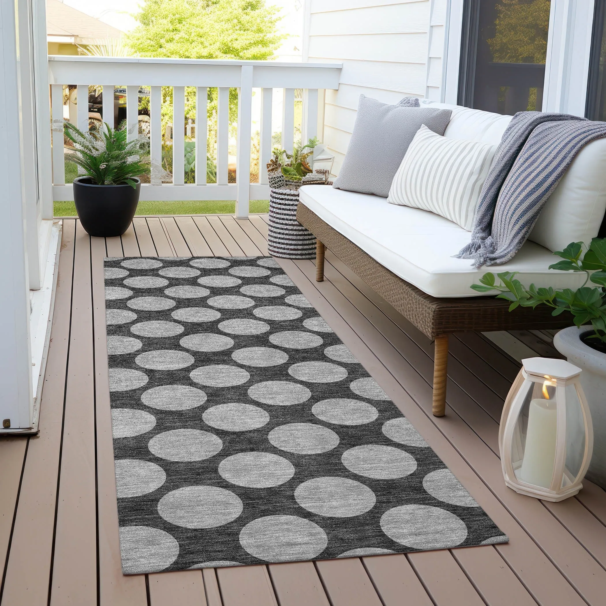 Machine Washable Indoor/ Outdoor Polka Dots Chantille Rug