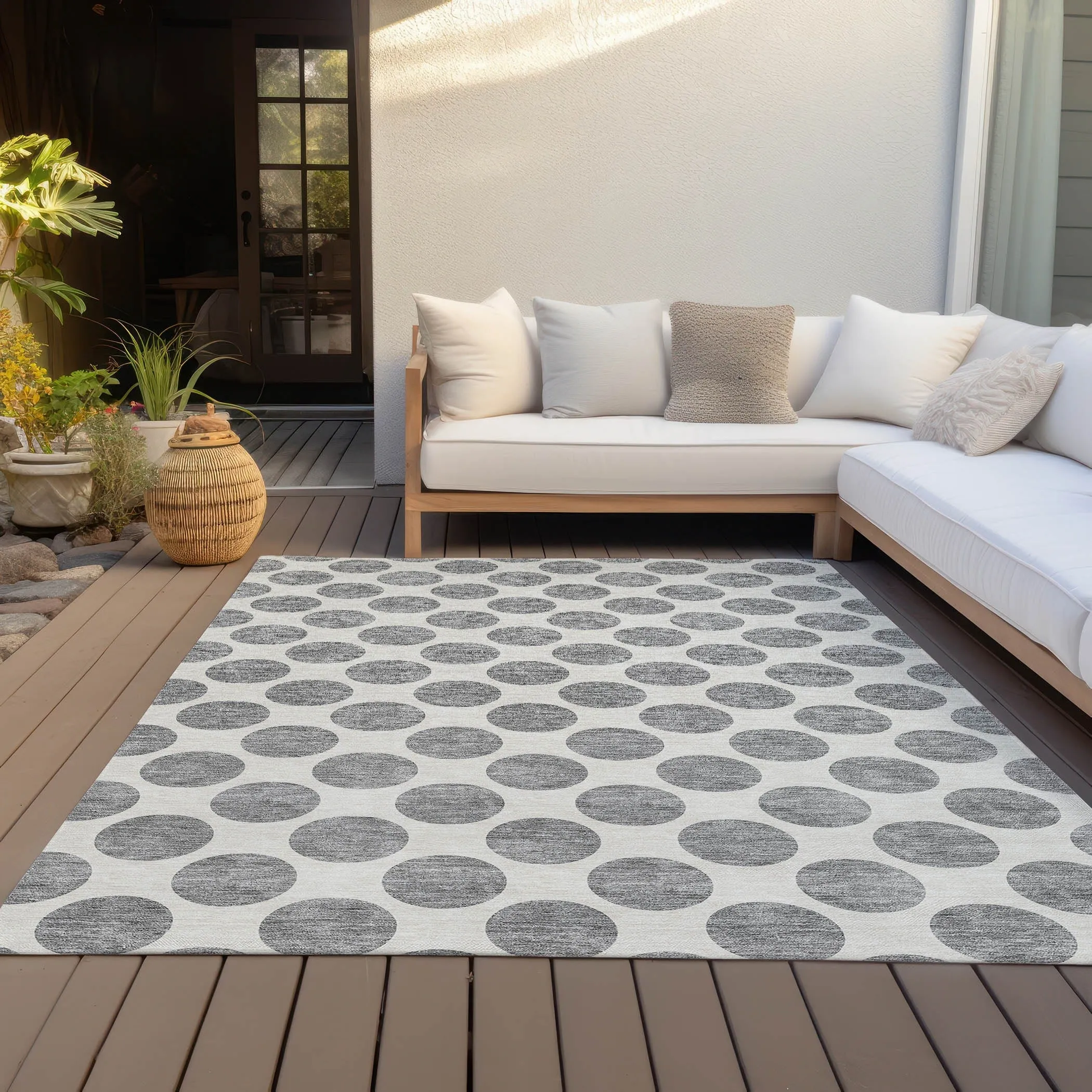 Machine Washable Indoor/ Outdoor Polka Dots Chantille Rug