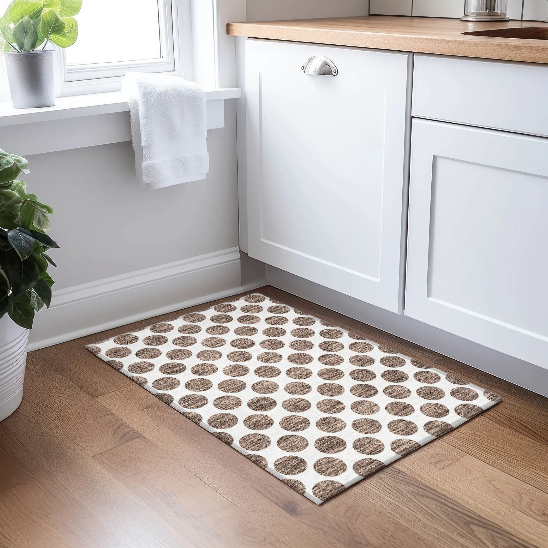 Machine Washable Indoor/ Outdoor Polka Dots Chantille Rug