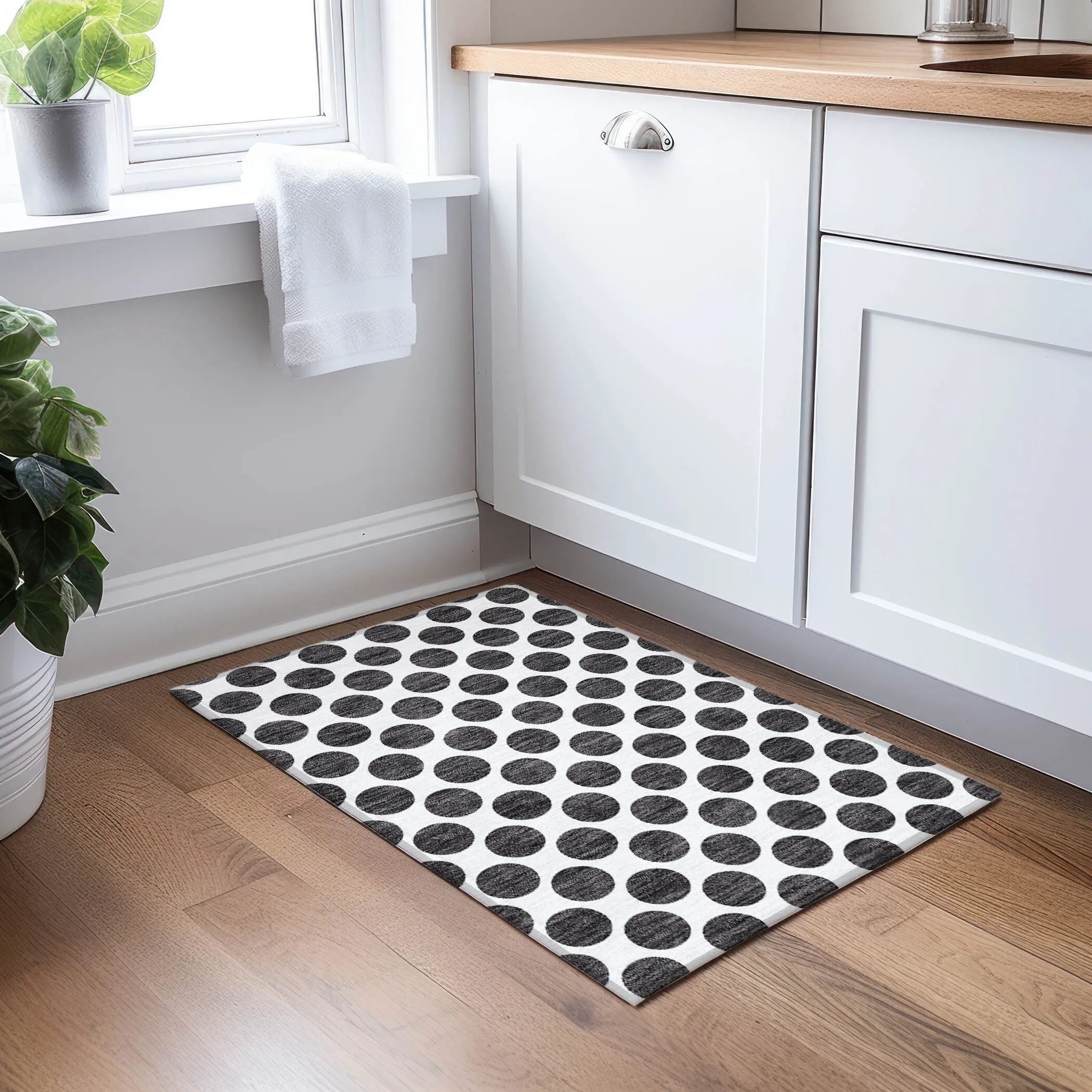 Machine Washable Indoor/ Outdoor Polka Dots Chantille Rug