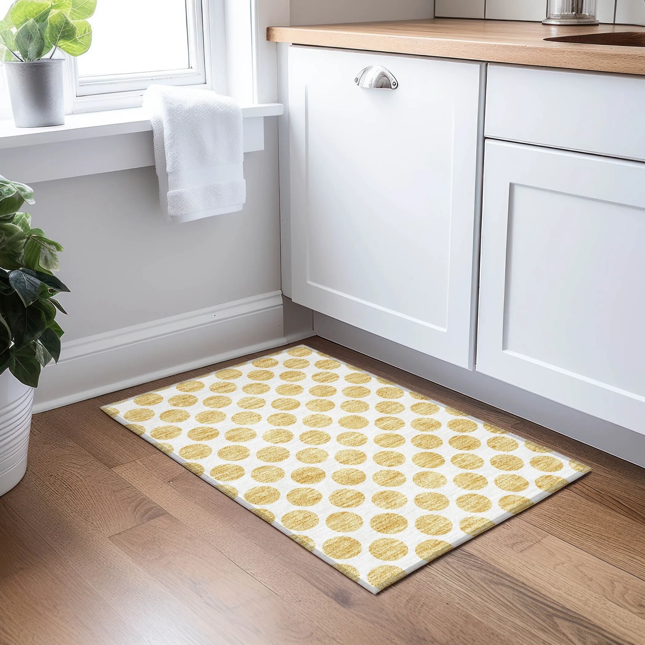Machine Washable Indoor/ Outdoor Polka Dots Chantille Rug