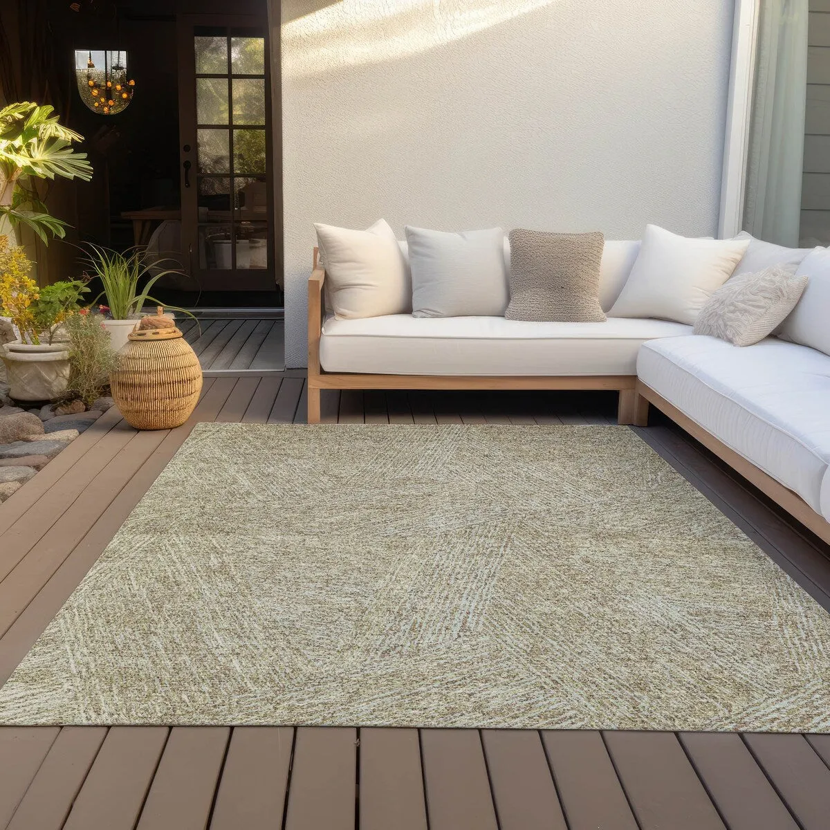 Machine Washable Indoor/ Outdoor Solid Geo Chantille Rug