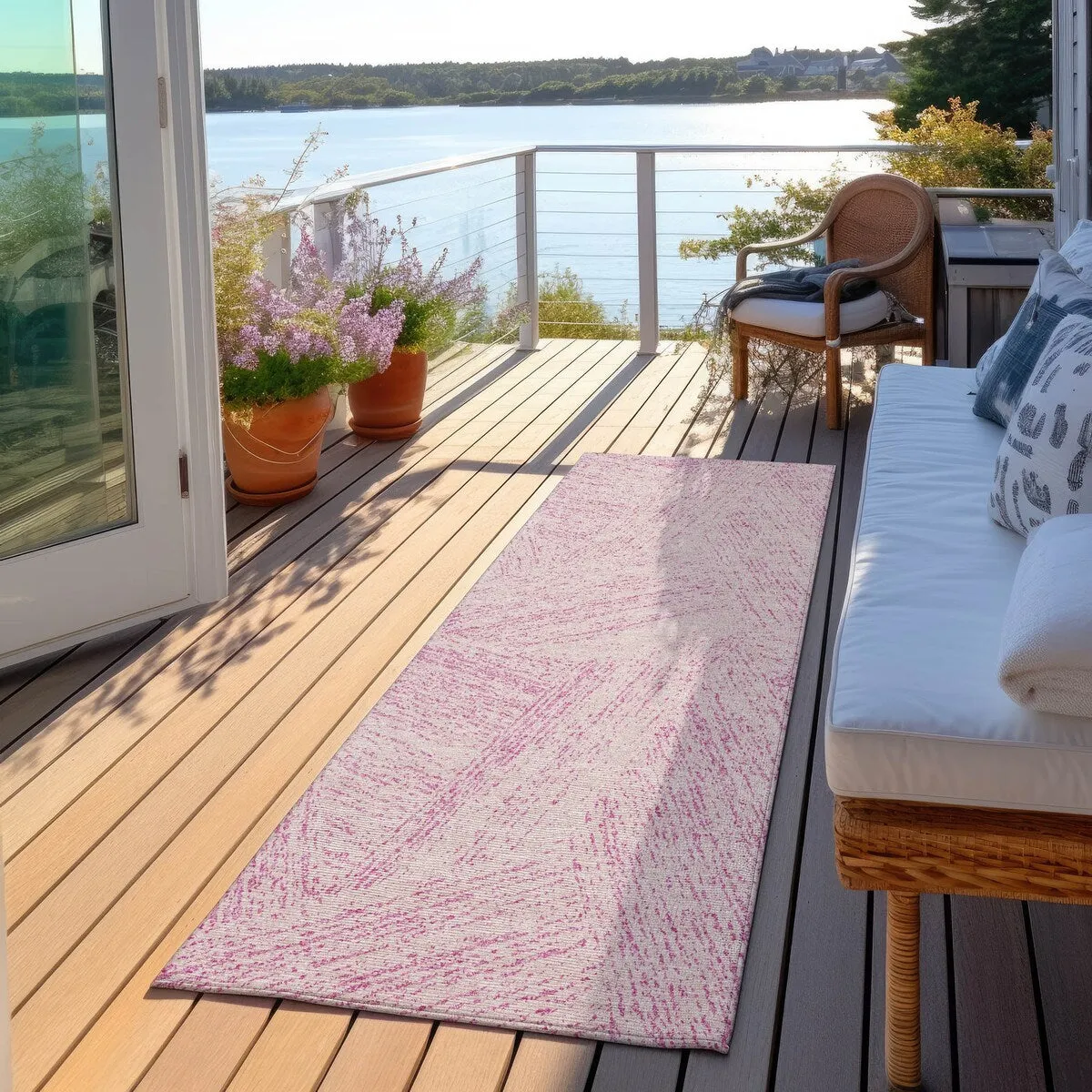 Machine Washable Indoor/ Outdoor Solid Geo Chantille Rug