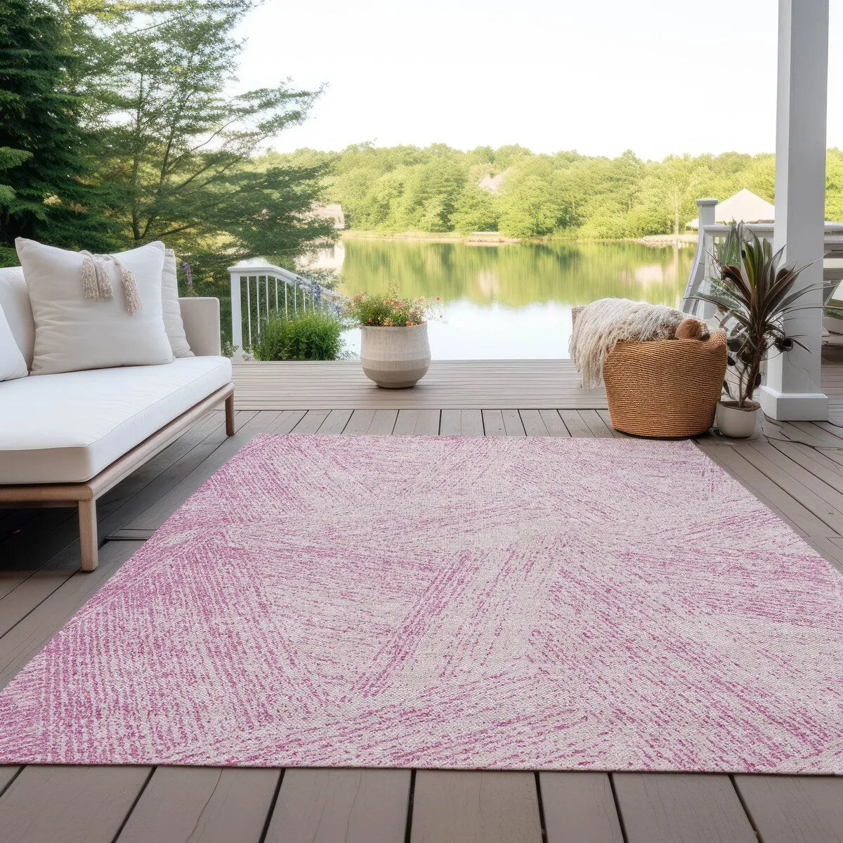 Machine Washable Indoor/ Outdoor Solid Geo Chantille Rug