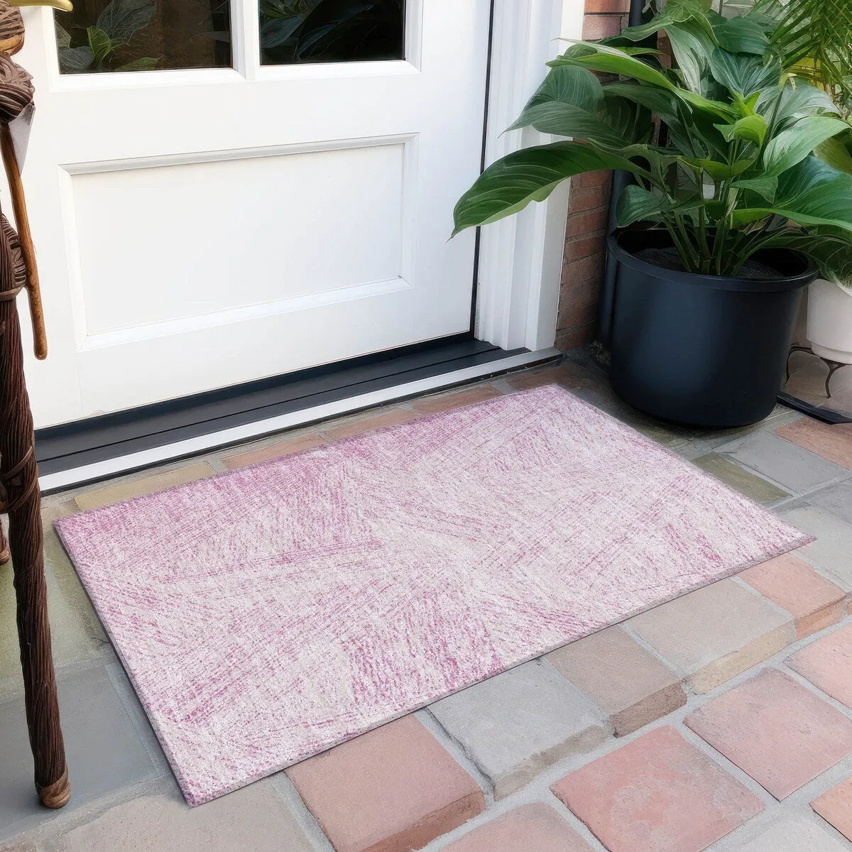 Machine Washable Indoor/ Outdoor Solid Geo Chantille Rug