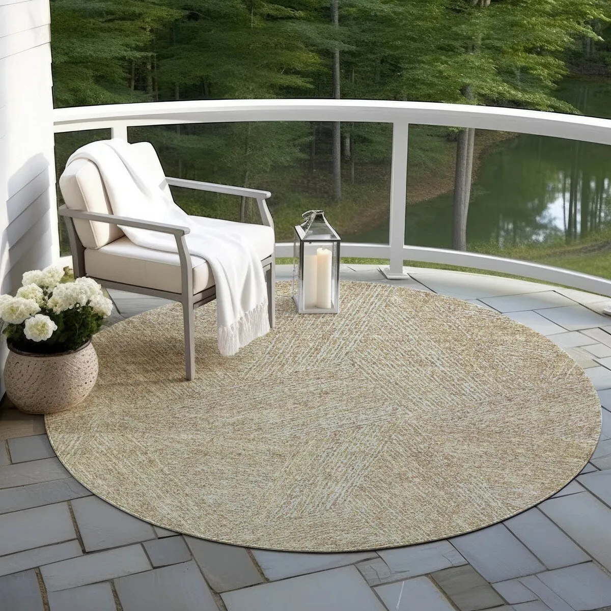 Machine Washable Indoor/ Outdoor Solid Geo Chantille Rug