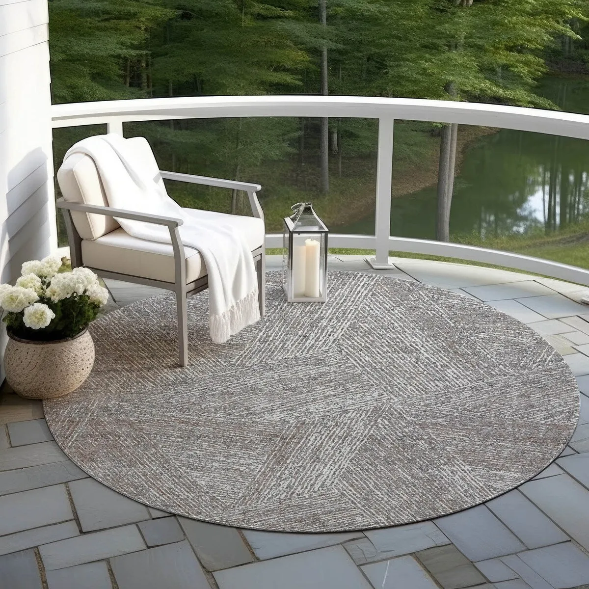 Machine Washable Indoor/ Outdoor Solid Geo Chantille Rug