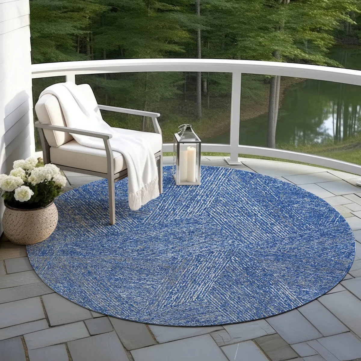 Machine Washable Indoor/ Outdoor Solid Geo Chantille Rug